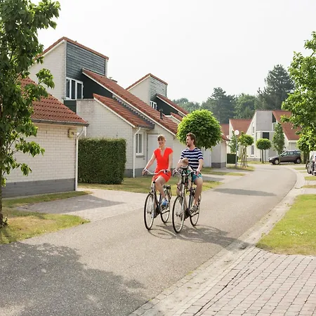 Comfortable With Combi-microwave In Surroundings Arcen